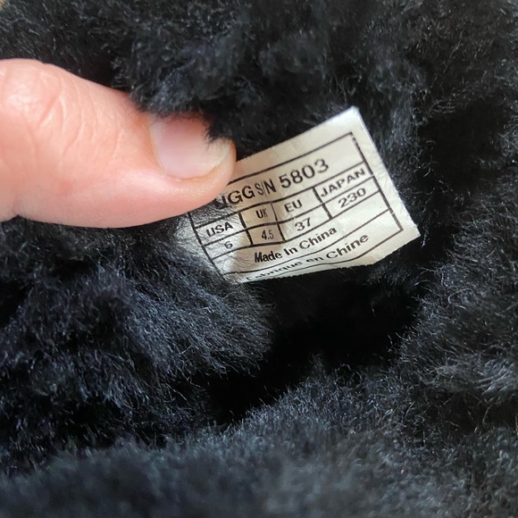 UGGS Bailey Button boot - Picture 6 of 8